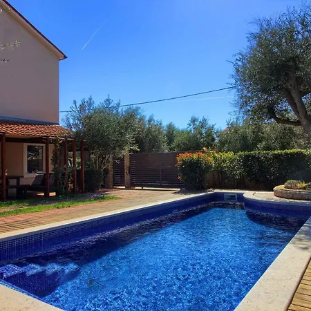 Mit Privatpool Fuer 8 Personen Ca 150 Qm In Sisan, Istrien Suedkueste Von Istrien * Šišan
