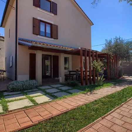 Mit Privatpool Fuer 8 Personen Ca 150 Qm In Sisan, Istrien Suedkueste Von Istrien * Šišan