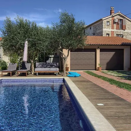度假居 Mit Privatpool Fuer 8 Personen Ca 150 Qm In Sisan, Istrien Suedkueste Von Istrien Šišan