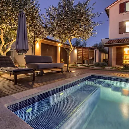 度假居 Mit Privatpool Fuer 8 Personen Ca 150 Qm In Sisan, Istrien Suedkueste Von Istrien Šišan