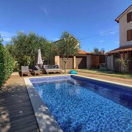 Mit Privatpool Fuer 8 Personen Ca 150 Qm In Sisan, Istrien Suedkueste Von Istrien Holiday home
