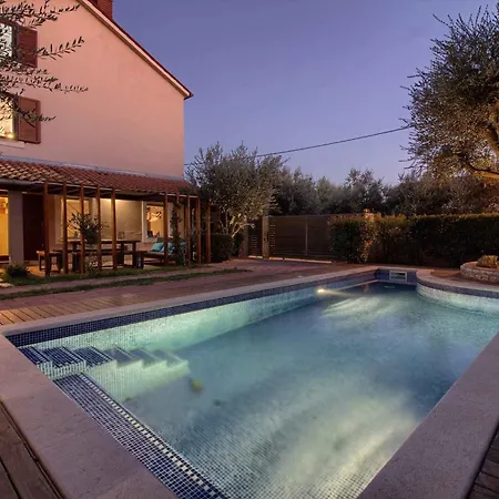 Holiday home Mit Privatpool Fuer 8 Personen Ca 150 Qm In Sisan, Istrien Suedkueste Von Istrien