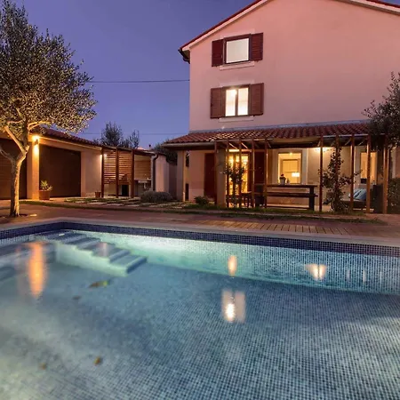 Mit Privatpool Fuer 8 Personen Ca 150 Qm In Sisan, Istrien Suedkueste Von Istrien Holiday home Sisan