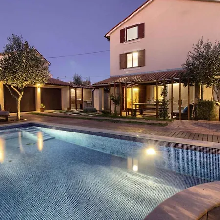 Holiday home Mit Privatpool Fuer 8 Personen Ca 150 Qm In Sisan, Istrien Suedkueste Von Istrien *